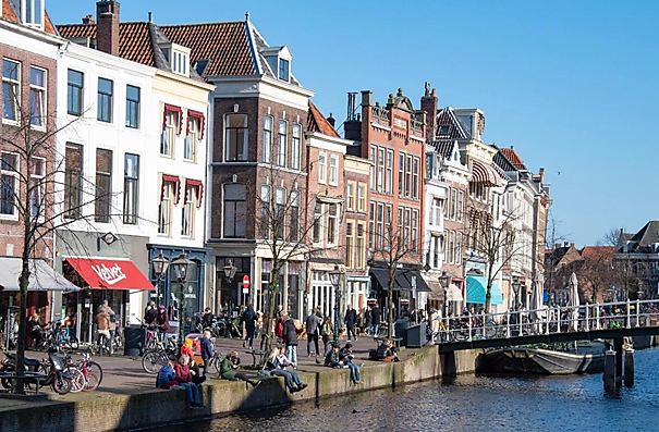WINKEL IN GRACHTENPAND